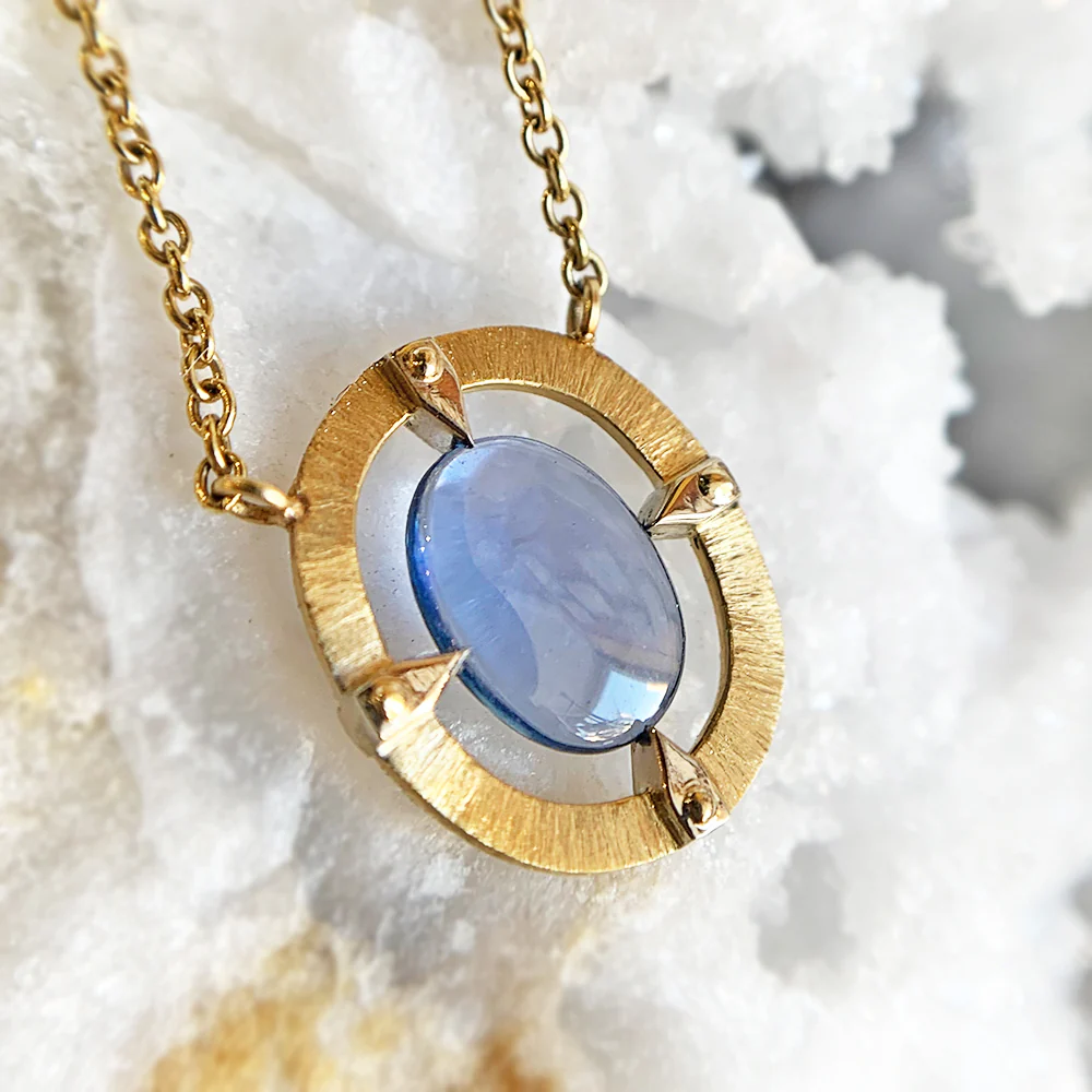 One-of-a-Kind Yogo Sapphire Two Tone Gold Necklace - "Floating Majesty" - Image 2
